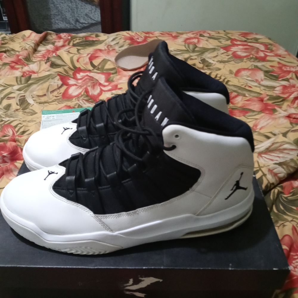 Jordan max aura